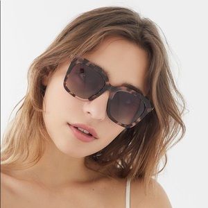 Diff Eyewear Polarized Bella Himalayan Tortoise and Rose Gradient Sunglasses